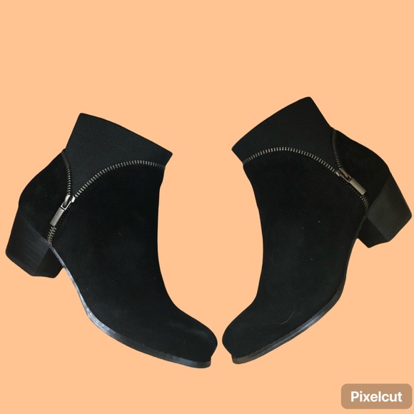 🖤 Suede Ankle Boot with Decorative Zipper Detail 🖤 - Picture 1 of 14